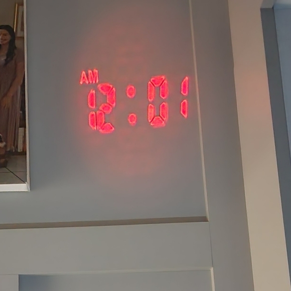 SMARTRO Digital Projection Alarm Clock - Picture 9 of 16